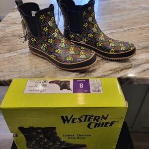 New with tag Western Chief Chelsea garden rain outdoor boots Womens Size 8